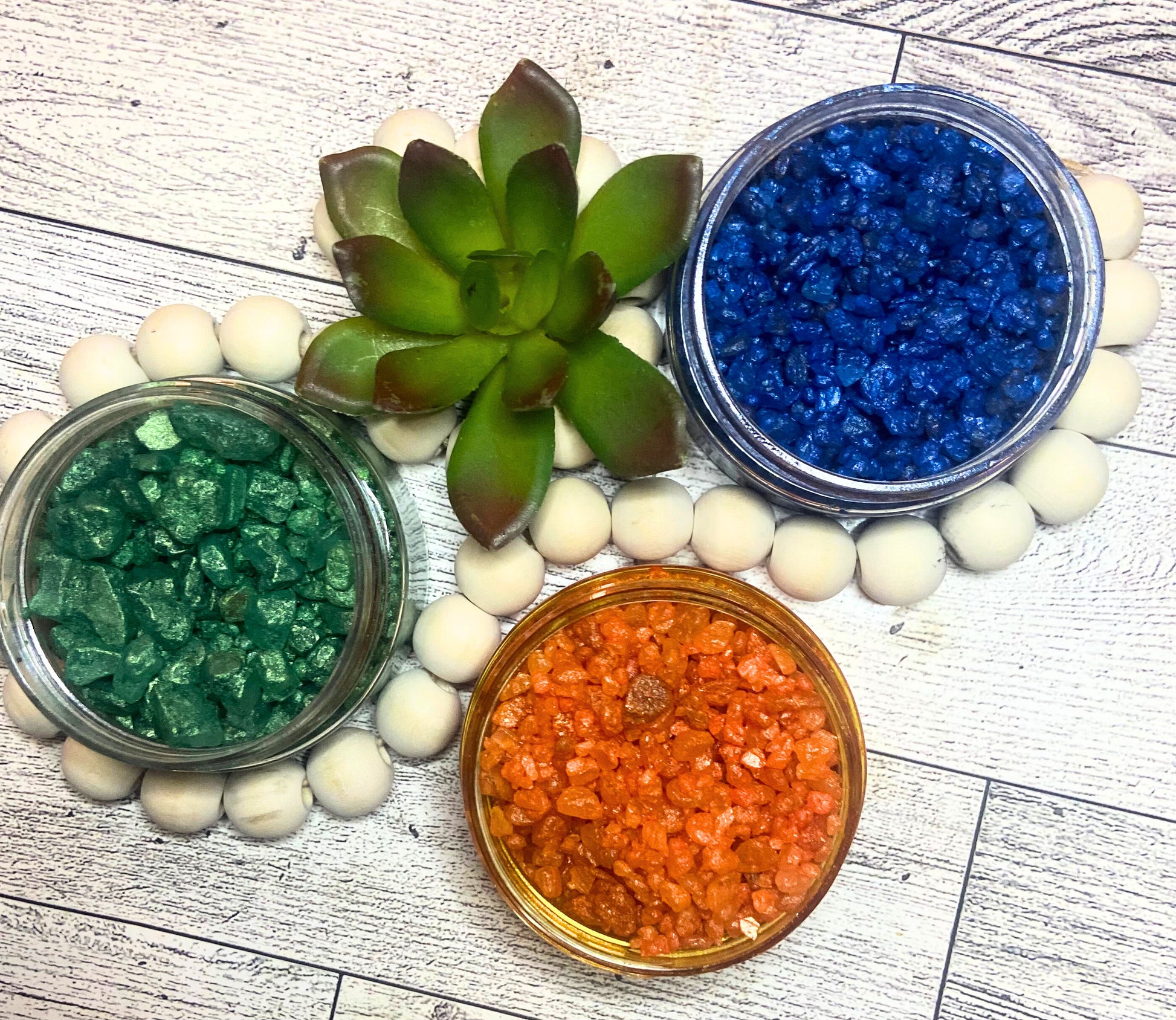 Elevate your home's ambiance with our highly fragrant Boss Wick Aroma Bits! Experience the delightful scent of our scented crystals in a variety of fragrances. Simply use with a tea light or electric warmer approved for wax melts. Easy clean up, no messy wax. Transform any space into a cozy oasis.